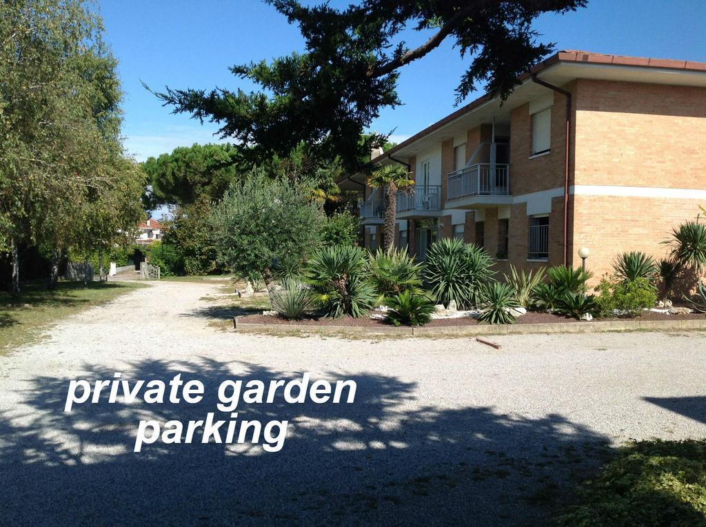 Hotel Alex Lignano Sabbiadoro Exterior foto